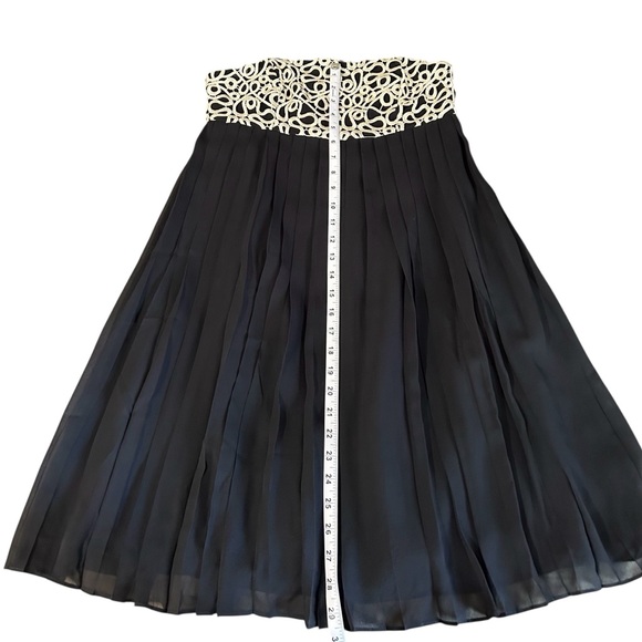 Lilly Pulitzer Strapless Black & Gold Formal Dress Size 4 - Picture 6 of 10